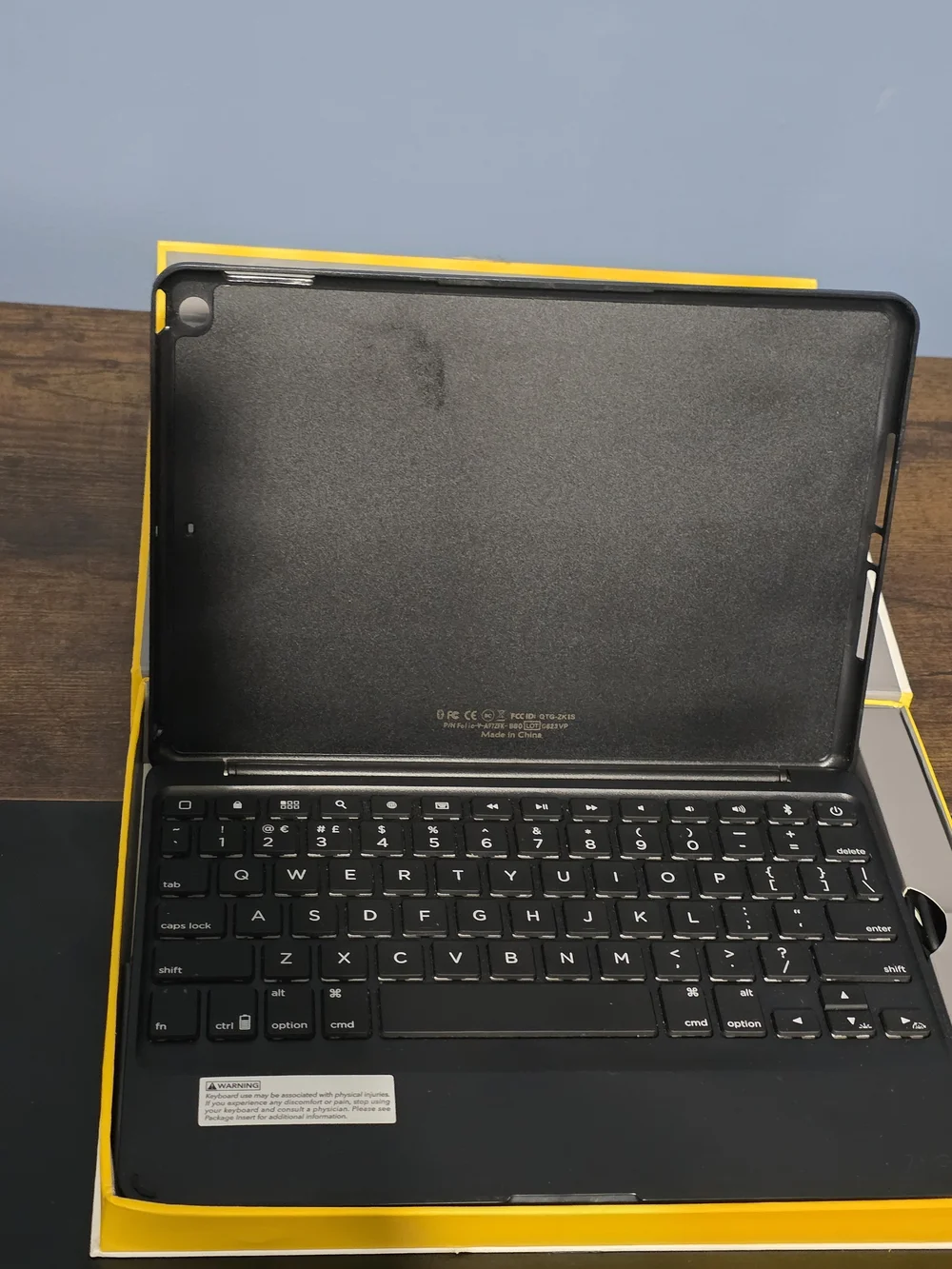 speck folio Wireless Keyboard & Case - Black and Yellow Accents